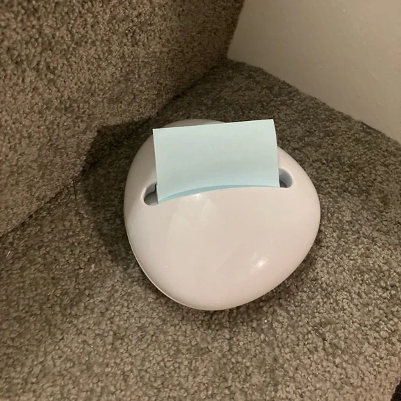 ✨5/$25✨White Pop-up Post it note dispenser - Picture 1 of 2